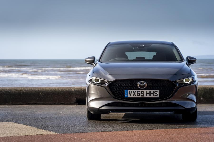  Mazda3 Skyactiv-X AWD Hatchback (BP) 2019 года  (UK) (фото 29 из 42)